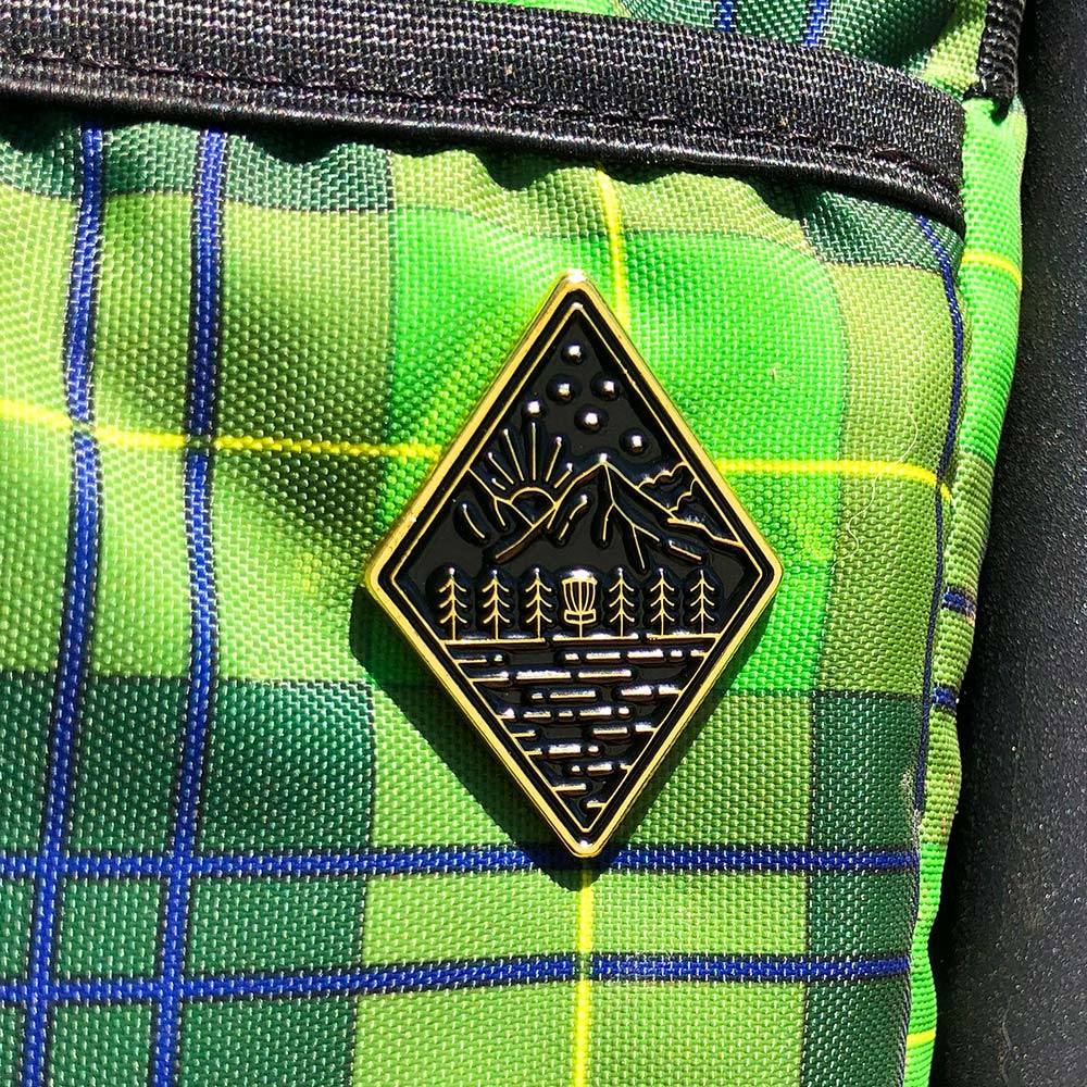 discgolfpin-gold-and-black-nature Discgolfpin Gold and Black nature